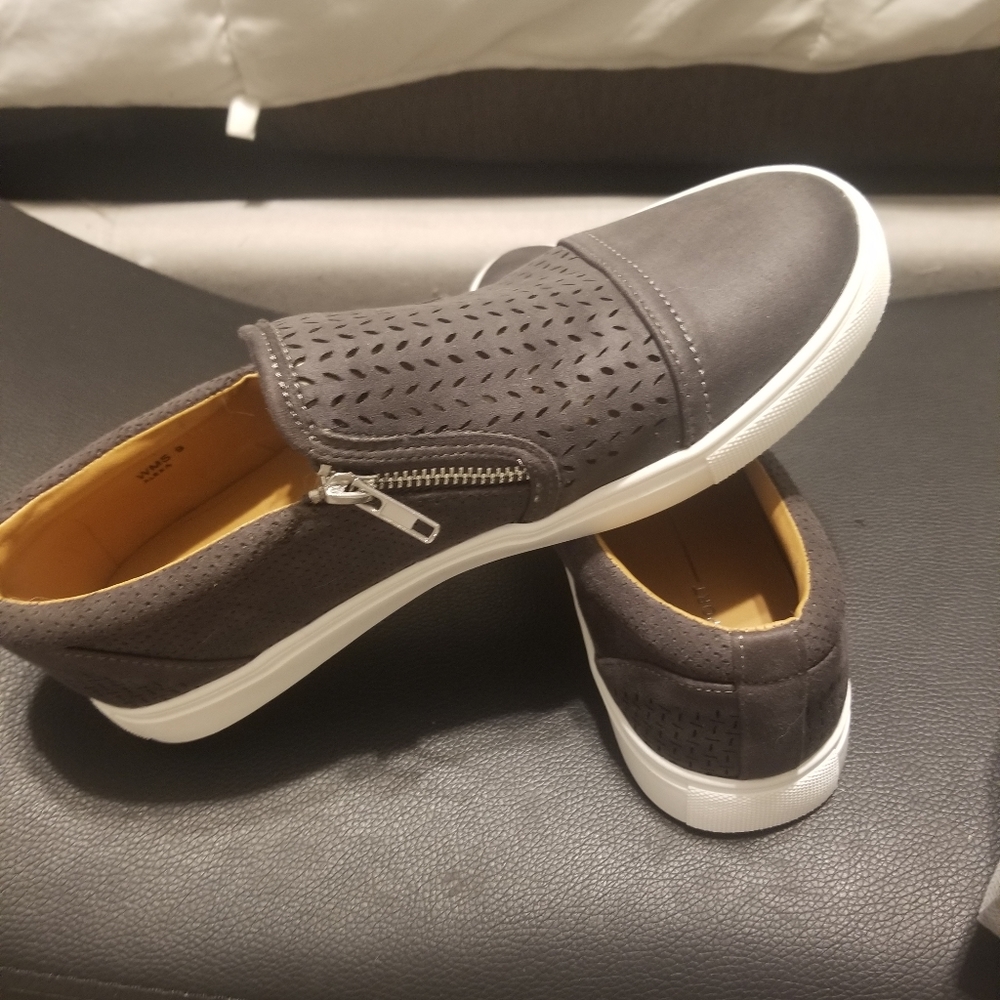 Sz 9 grey slip on shoes